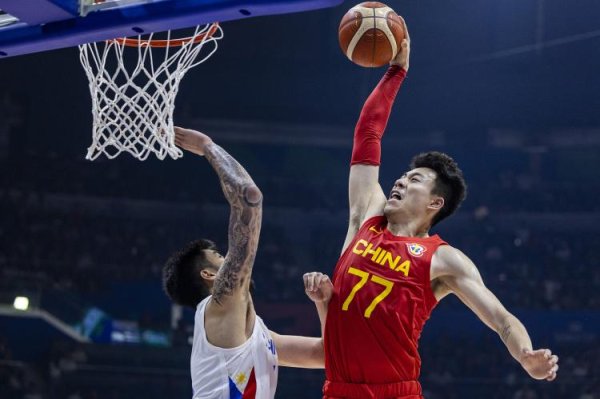 博星配资 张镇麟陈旧性伤病复发退出中国男篮集训 返回俱乐部继续康复工作