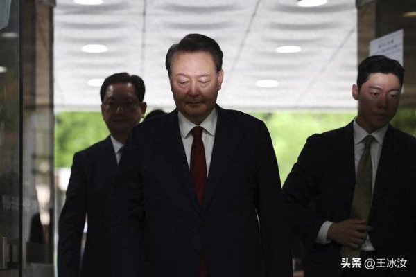 易云达配资 尹锡悦再入囚笼：短暂戒严、金建希疑云与韩国保守派的崩塌